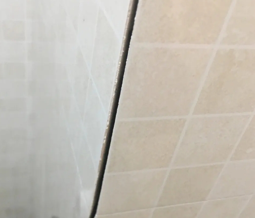 大余瓷砖空鼓维修公司分享阳台瓷砖脱落的修复过程可以分为以下几个步骤