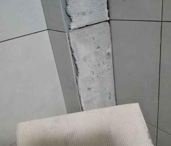 大余瓷砖空鼓维修公司分享下厨房瓷砖脱落的补救措施。